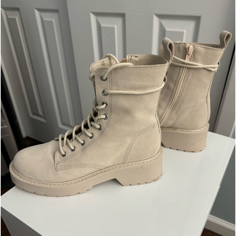 Women’s Steve Madden Size 7 Tornado Style Boots Color Sand Great Condition